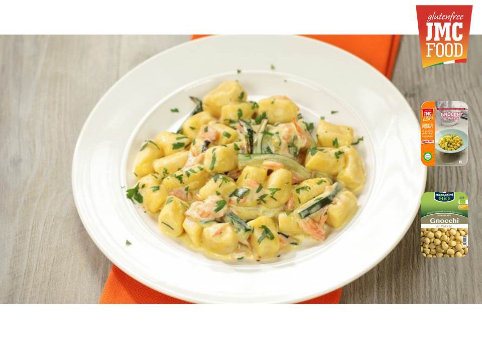 GNOCCHI CON PANNA E SALMONE